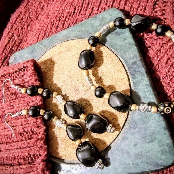 Beaded Black Jelwery Set [ Errings & Braclet ] - Picture 3 of 6